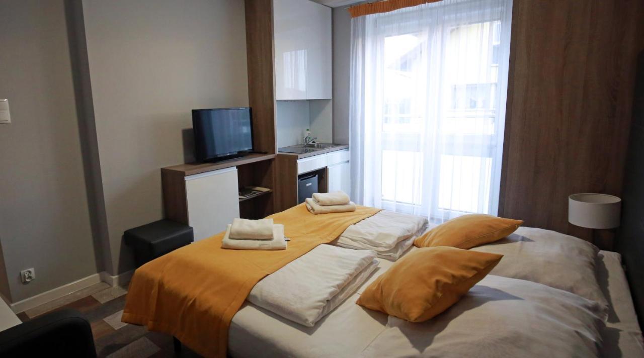 Pod Rozami Apartment Гжибово Екстериор снимка