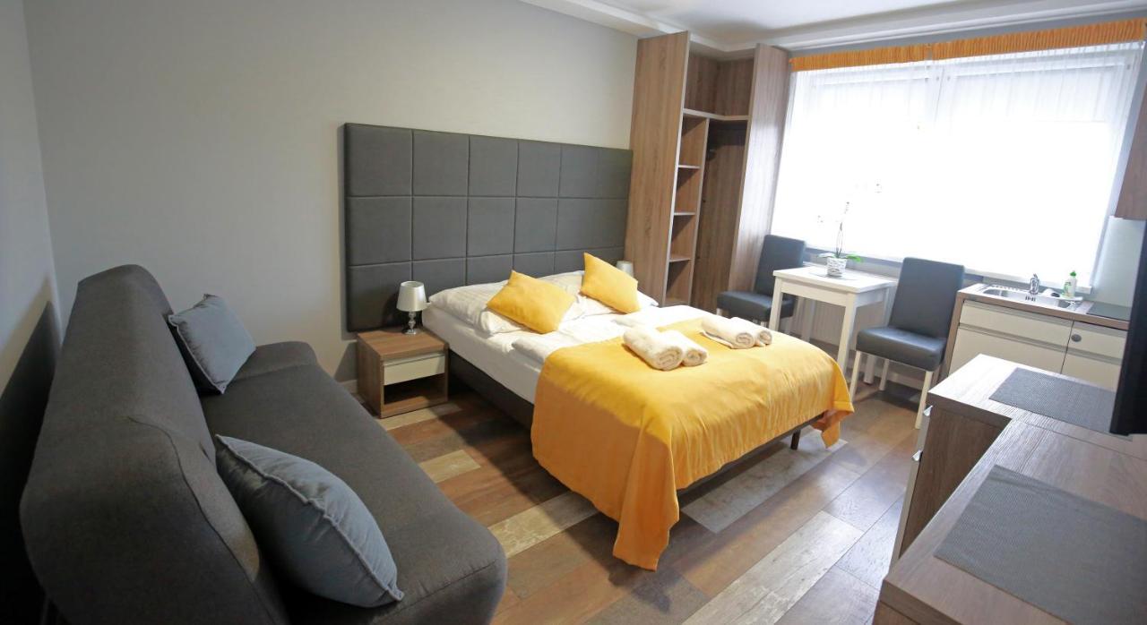 Pod Rozami Apartment Гжибово Екстериор снимка