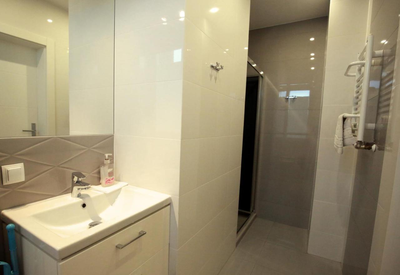 Pod Rozami Apartment Гжибово Екстериор снимка